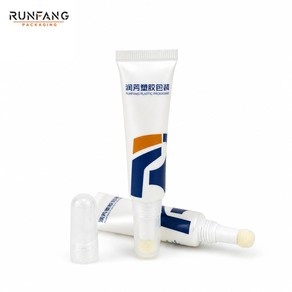 Tubo de plástico para brillo labial de 19 mm de diámetro con cabezal de esponja.