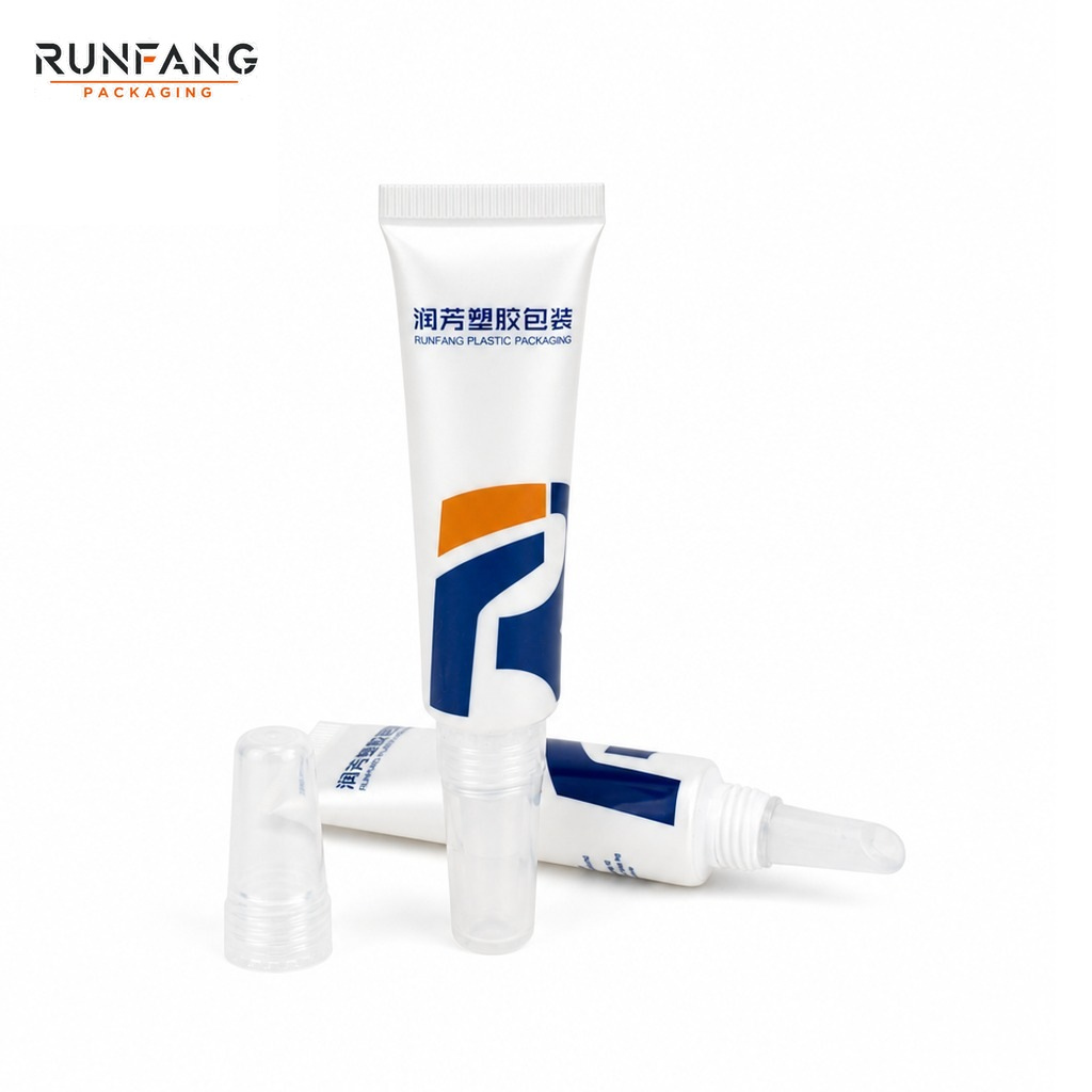 Tubo de plástico para brillo labial de 19 mm de diámetro con punta de silicona.